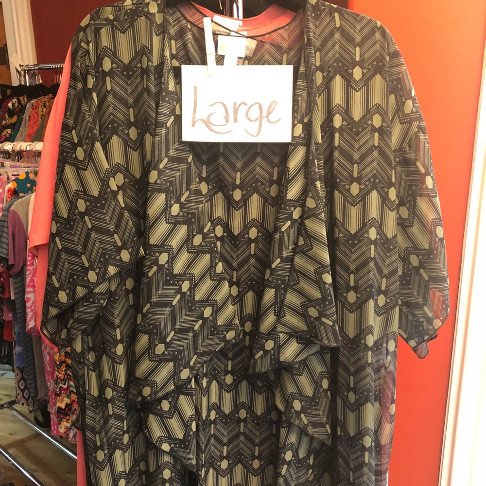 Lularoe Monroe kimono